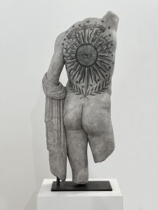 "Apollo" di Fabio Viale